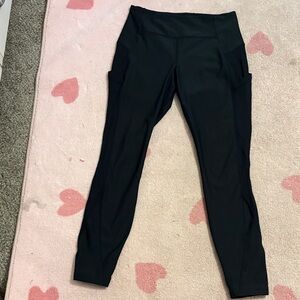Lululemon black thermal leggings size 8 with pockets